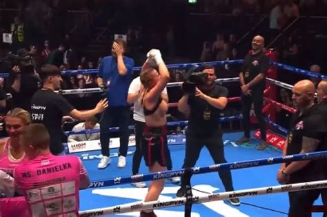 daniella hemsley flashes tits|Womens boxer flashes the crowd after her first win